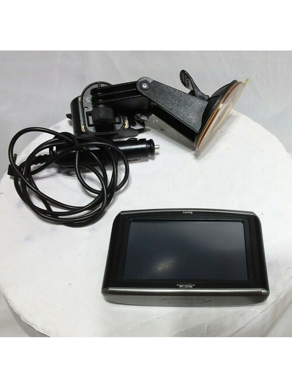 Magellan Maestro 4040 4.3in Touchscreen GPS Navigator w/ Charger